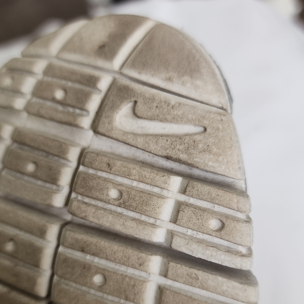 Nike Women's Gray and Pink Sneakers - Picture 12 of 12